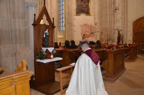 Amikor kevésnek érezzük magunkat, emlékeztess arra, hogy Te küldesz minket, és ahol Te küldesz, ott Te már jelen vagy.