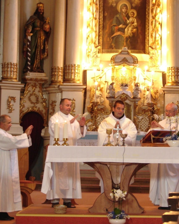 Imádkozunk papi, családi és tanítói hivatásokért.