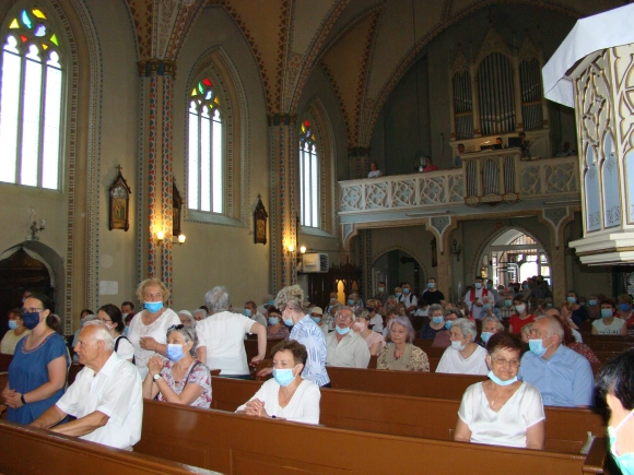 A Krisztus-követés nemcsak bizonyos kiváltságokkal jár, hanem részesedés a Megváltó szenvedésében, kísértéseiben.