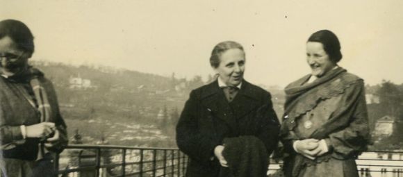 Magyar katolikus szerzetesnő, a Szociális Testvérek Társaságának megalapítója.