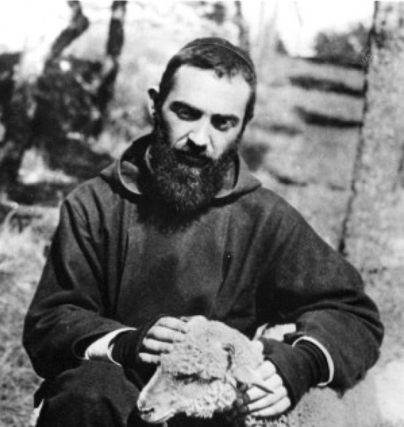 „Hogyha ez a szegény világ láthatná, egy kegyelem állapotában lévő lélek szépségét, akkor minden hitetlen és minden bűnös rögtön megtérne.” – Szent Pio atya –